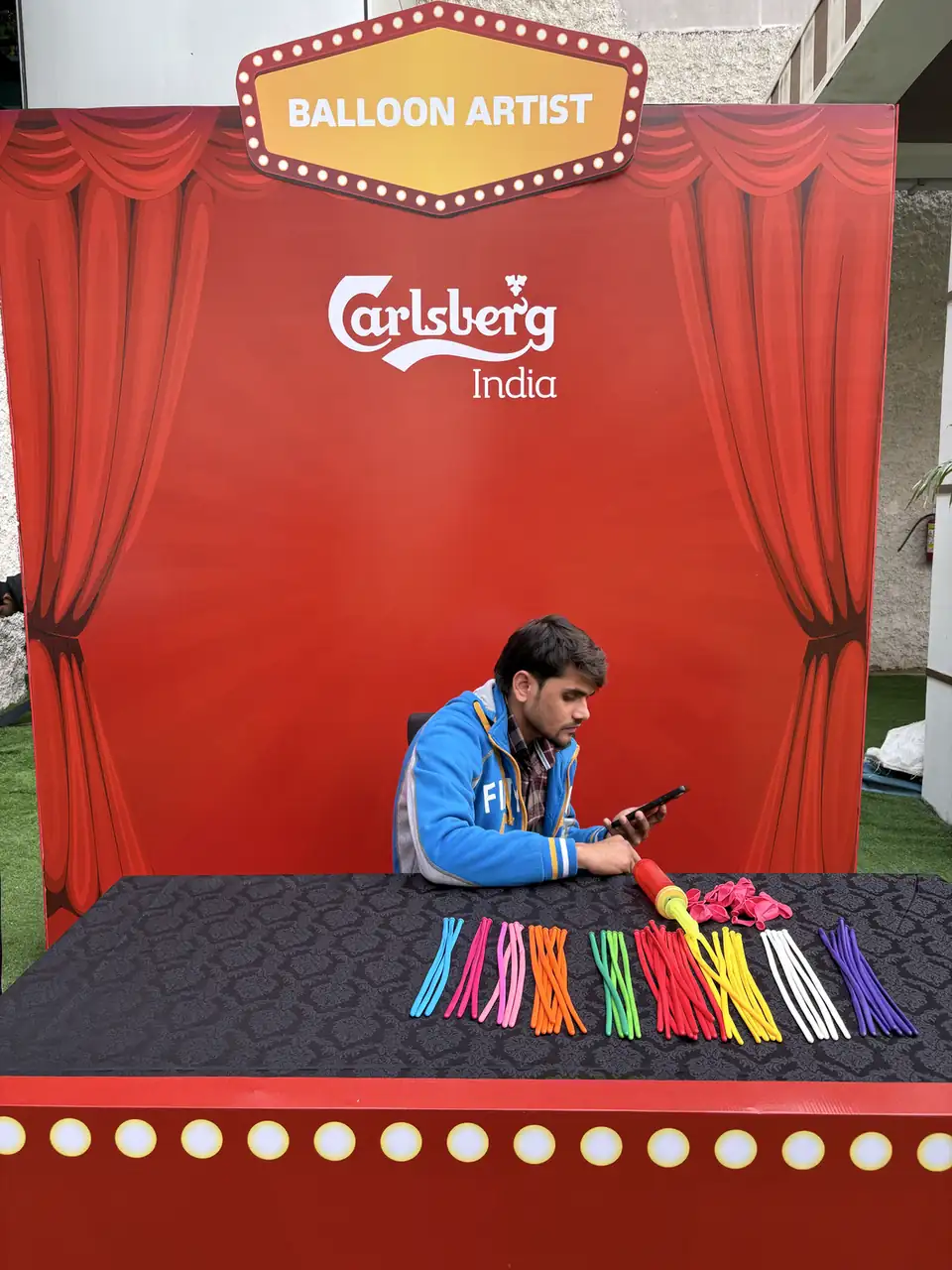 Professional balloon artist preparing designs for guests