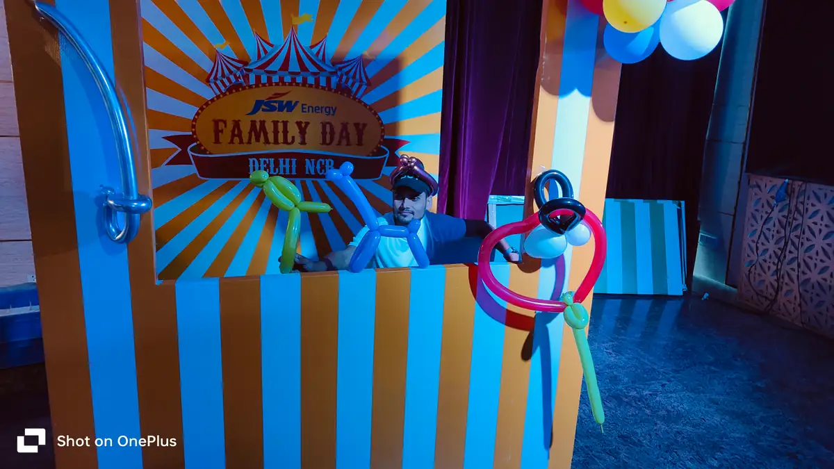 Balloon twisting(Balloon Modeling) artist setup for an event in Agra