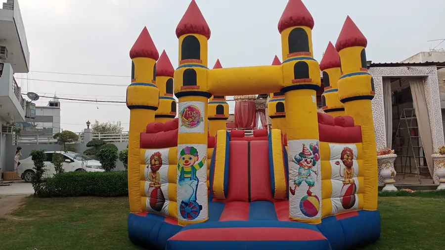 Inflatable bouncy attraction for a children’s birthday in Mumbai