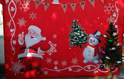 Transform your office with Christmas balloon decorations and themed decor! Page One Memories offers Christmas office decorating services in Gurgaon, Delhi, Noida, and Faridabad.