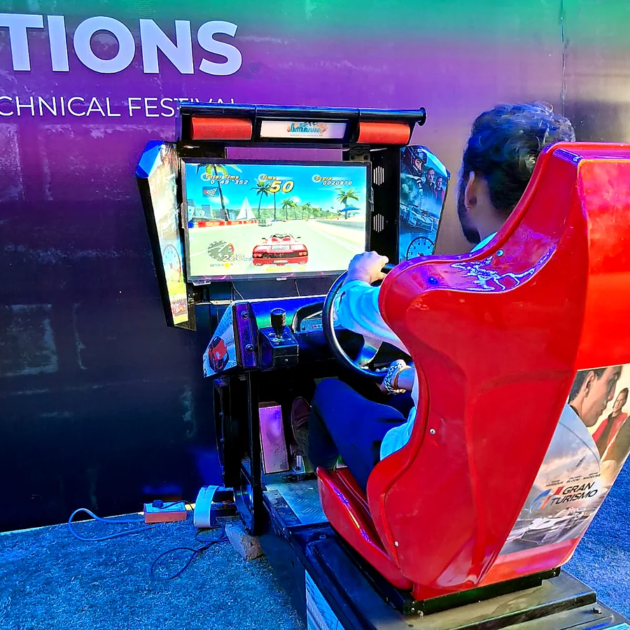 Car race simulator game