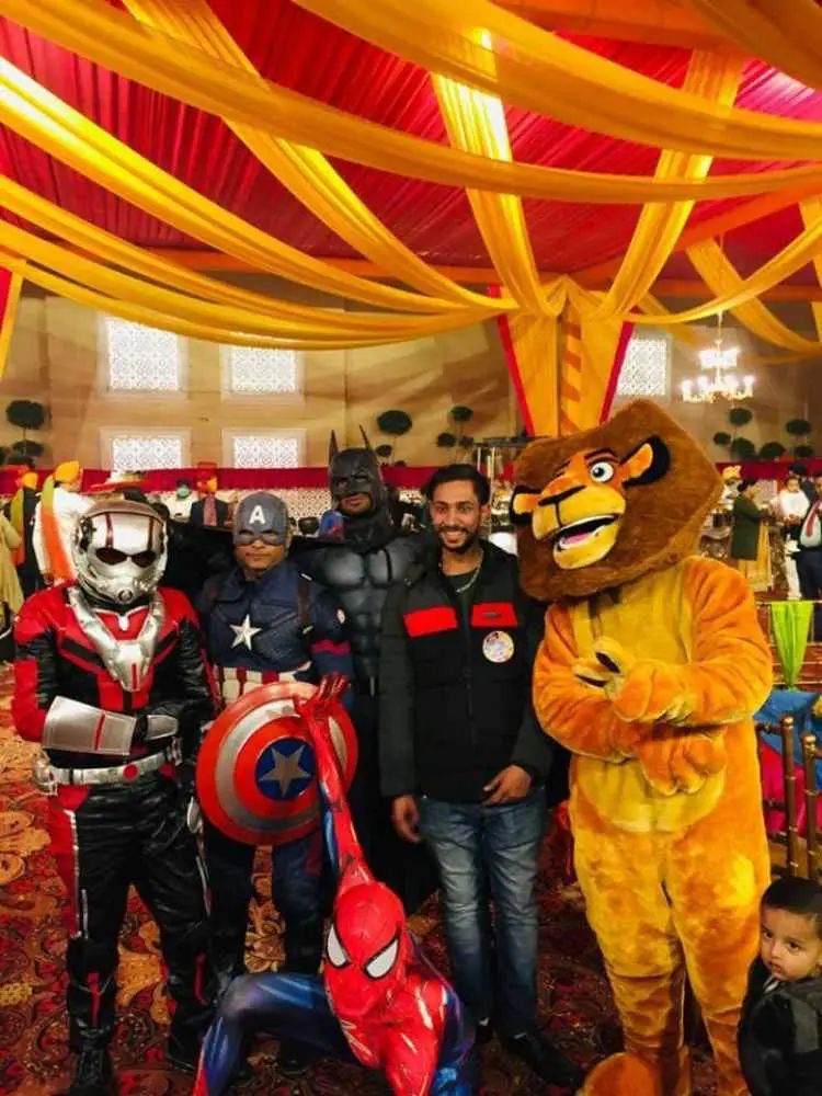 Book live characters like Mickey, Marvel superheroes & teddy mascots for birthdays, weddings & corporate events in Gurgaon.