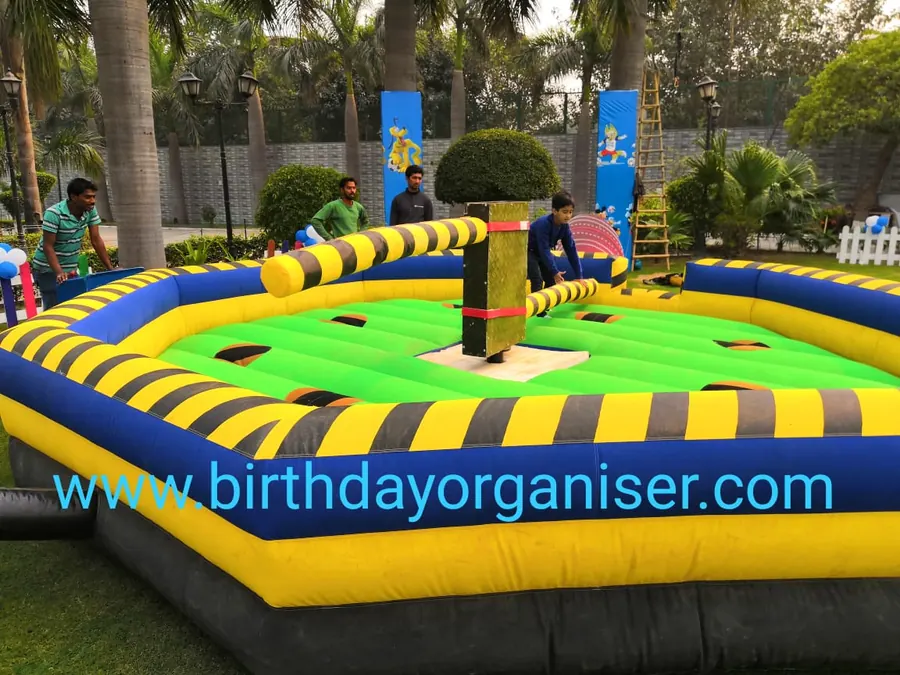 Guests enjoying meltdown game during a Mumbai celebration