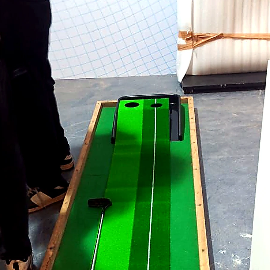 Mini golf putting setup for events