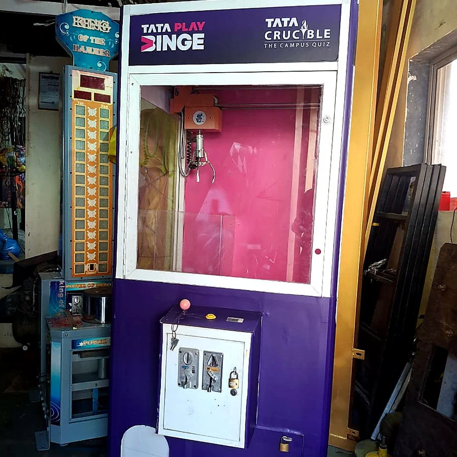 Toy claw machine for Mumbai events Toy claw machine for Mumbai events