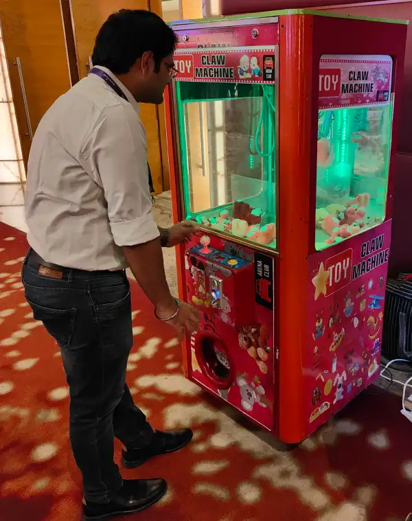toy claw machine, toy claw game